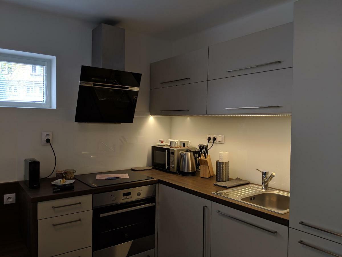 Ap10 - Apartments 4U Brezinova "Overnight Simply" ฮราเดตสคราโลเว ภายนอก รูปภาพ